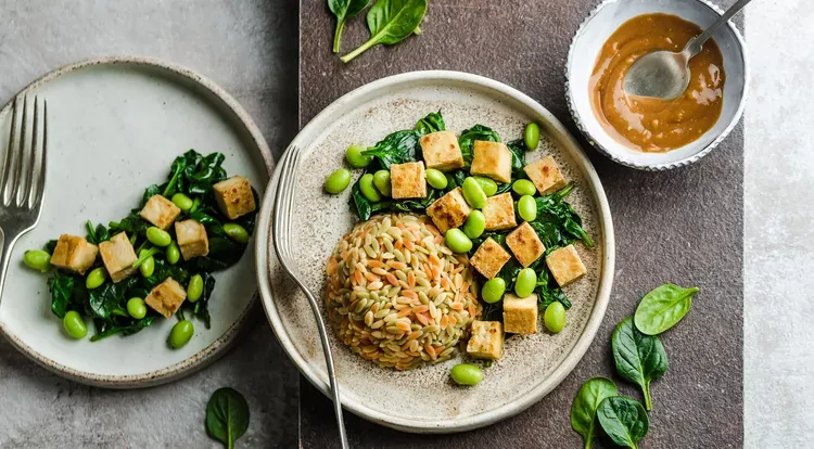 Risoni mit Tofu und Spinat