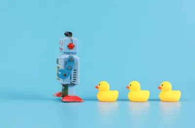 Roboter als Metapher für digitale Führung, gefolgt von Gummienten, die auf die Bedeutung von digitalen Kompetenzen und sinnvolle Weiterbildung hinweisen