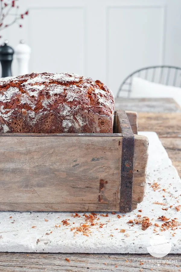 Roggenbrot mit Hefe im Anschnitt