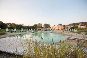 Rogner Bad Blumau mit seiner farbenfrohen Architektur