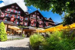 Romantik Hotel Schweizerhof in Grindelwald mit traditioneller Schweizer Architektur