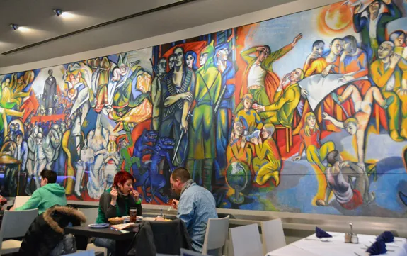 Ronald Paris' Wandgemälde &quot;Lob des Kommunismus&quot; im DDR-Restaurant Domklause, ein zentrales Kunstwerk