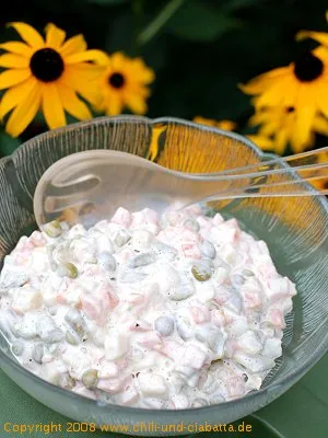 Russischer Salat aus der Dose mit Mayonnaise