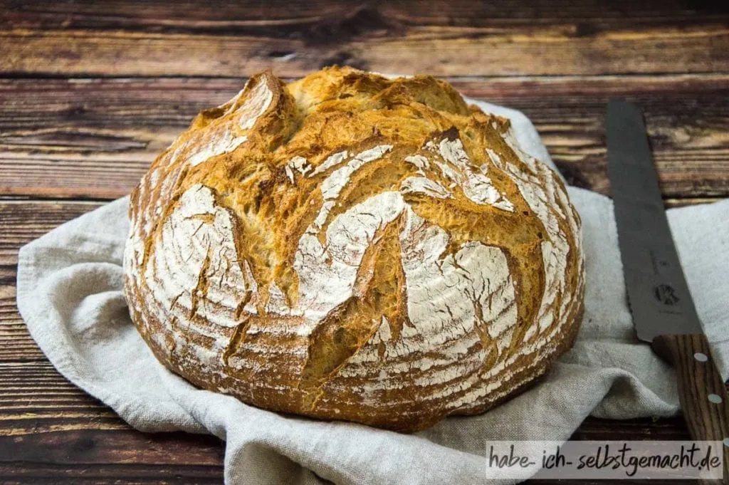 Rustikales Bauernbrot mit knuspriger Kruste