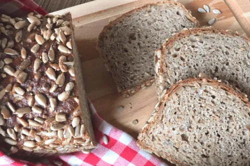Rustikales Dinkelbrot mit Buttermilch, einfach gebacken