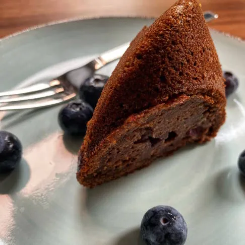 Saftig und lecker: Zucchinikuchen, ein überraschend gesundes Gebäck, das auch zur Arthrose Ernährung passt.