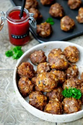 Saftige Frikadellen aus dem Ofen, eine herzhafte Köstlichkeit