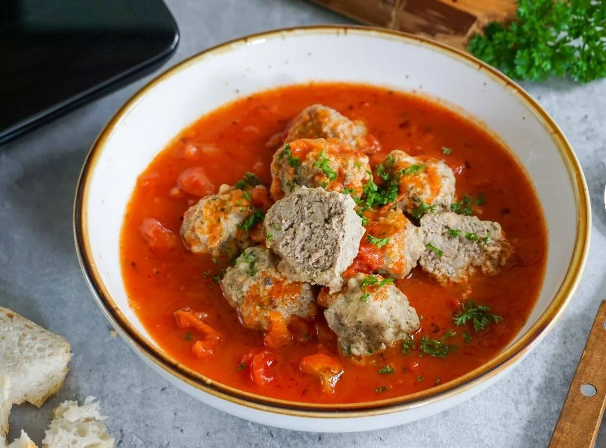 Saftige Hackbällchen mit Tomatensoße aus dem Thermomix