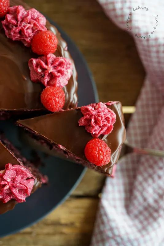 Saftige Himbeer-Schoko-Torte