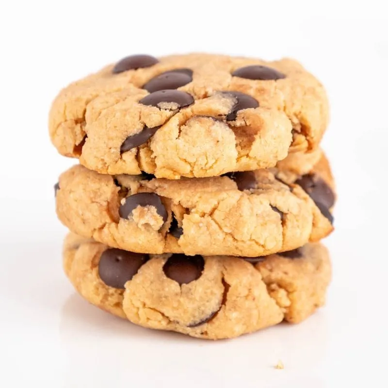 Saftige Low Carb Keto Chocolate Chip Cookies ohne Zucker &amp; ohne Mehl Mobile Featured Image