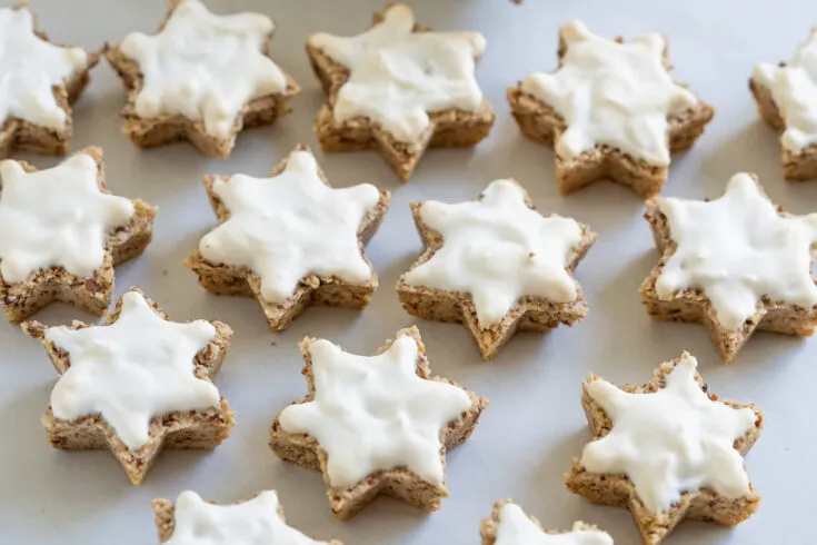 Saftige Zimtsterne, einfach selbst zu backen für die Weihnachtszeit.