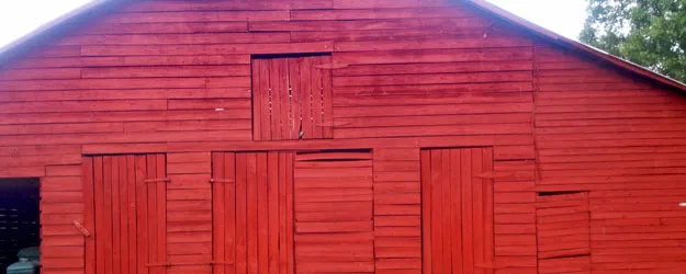 Sallie Sue und Moody Hollowell im Cochon Restaurant, Symbol für familiäre Gastfreundschaft und regionale Küche.