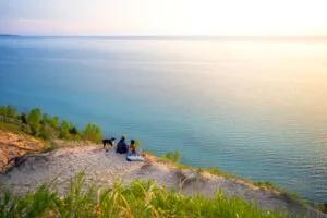 Sanddünen an der Nordseeküste, perfekt für einen Sommerurlaub