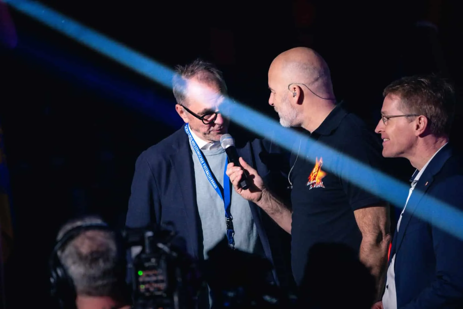 Sängerin Susan Albers performt die Schleswig-Holstein-Hymne bei der Eröffnungszeremonie