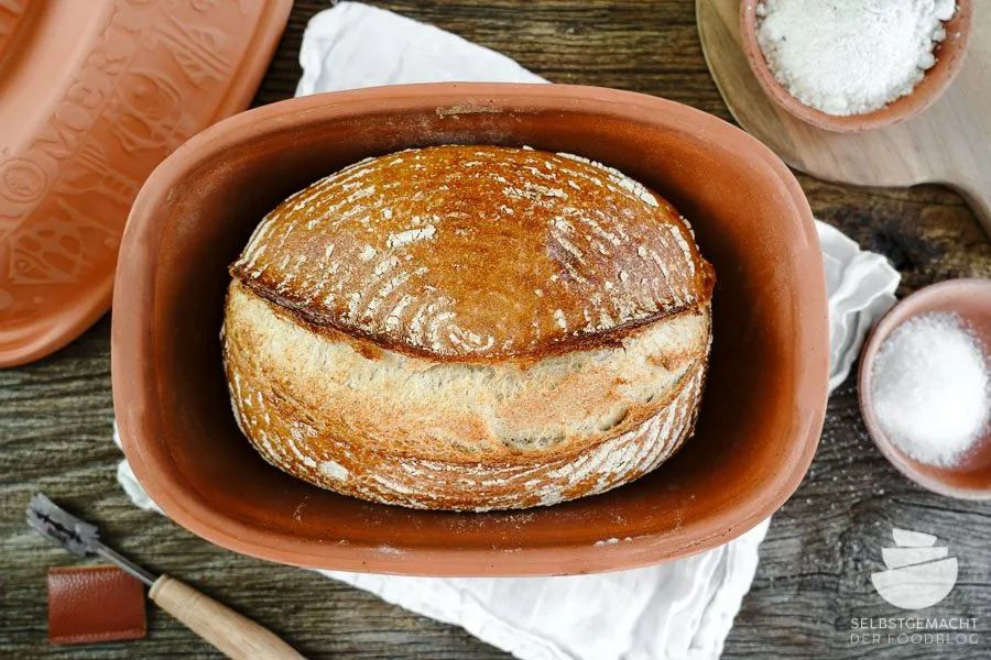 Sauerteigbrot im Anschnitt