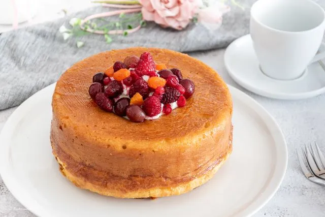 Savarin: Klassischer rumänischer Rumkuchen, saftig und aromatisch