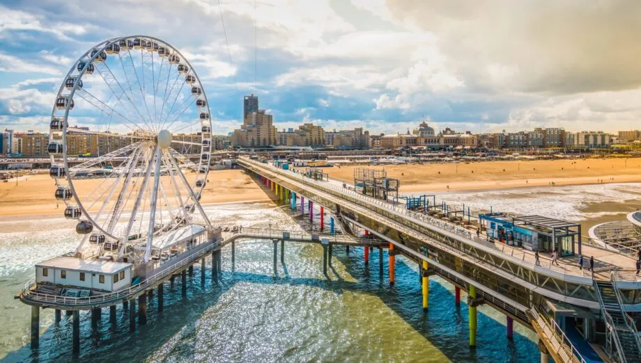Scheveningen Pier bei Sonnenuntergang