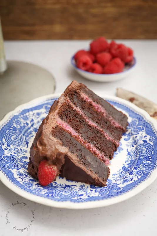 Schokotorte mit fruchtigem Himbeercurd