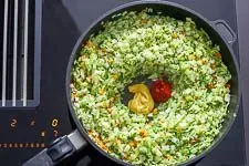 Schritt 3: Tomatenmark und Senf hinzufügen