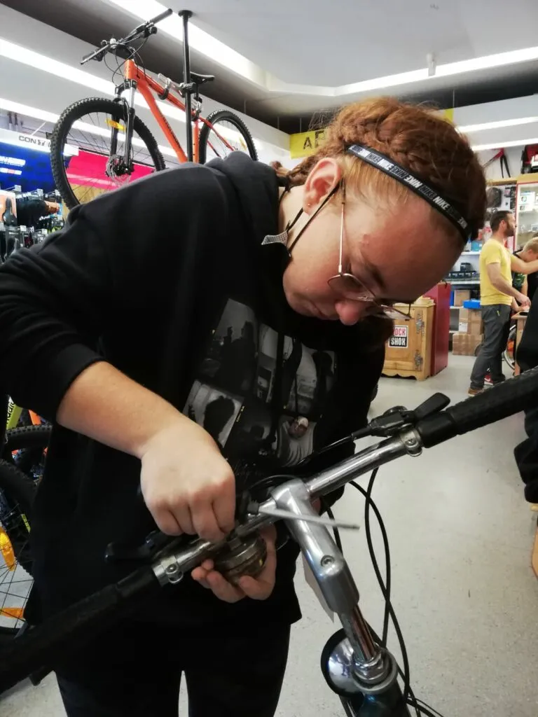 Schülerinnen und Schüler dokumentieren ihre Lernerfolge während des Projekttages