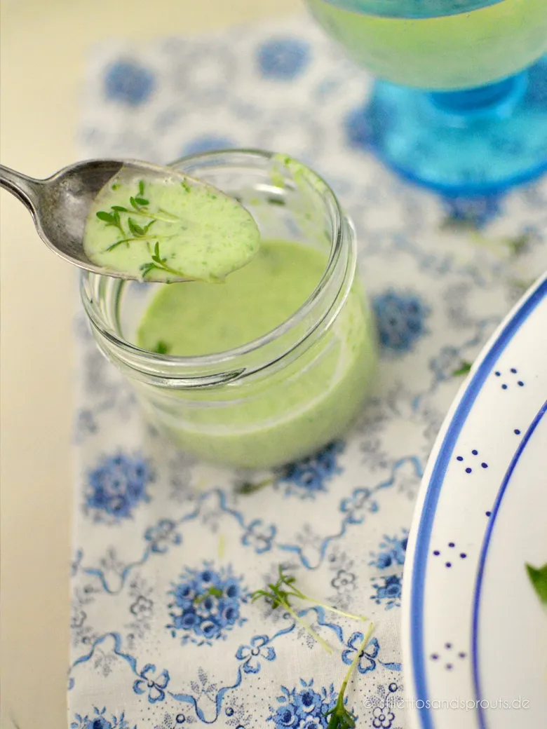 Schüssel mit köstlicher Bärlauch Pasta, perfekt für ein schnelles Gericht