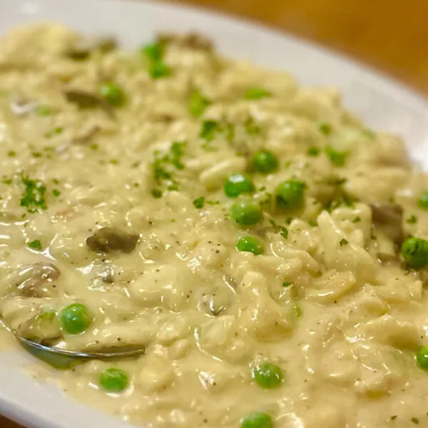 Schwarzwälder Spätzle mit Pilzen, Erbsen und Paprika