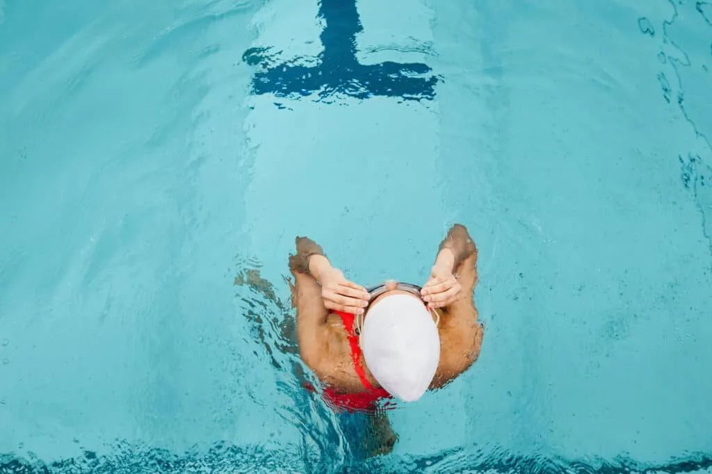 Schwimmbad mit entspannenden Menschen