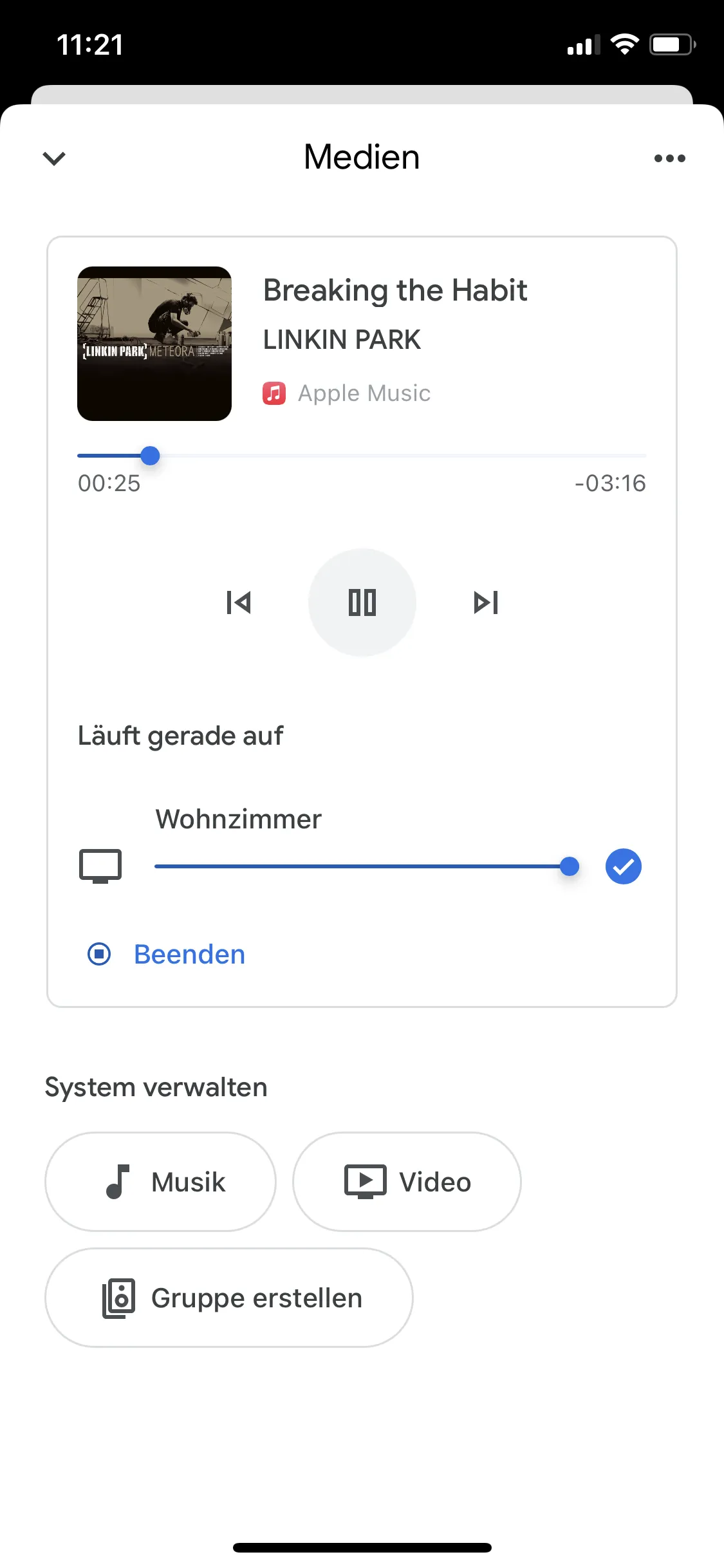 Screenshot der Google Home App, der zeigt, wie Apple Music über Chromecast abgespielt wird