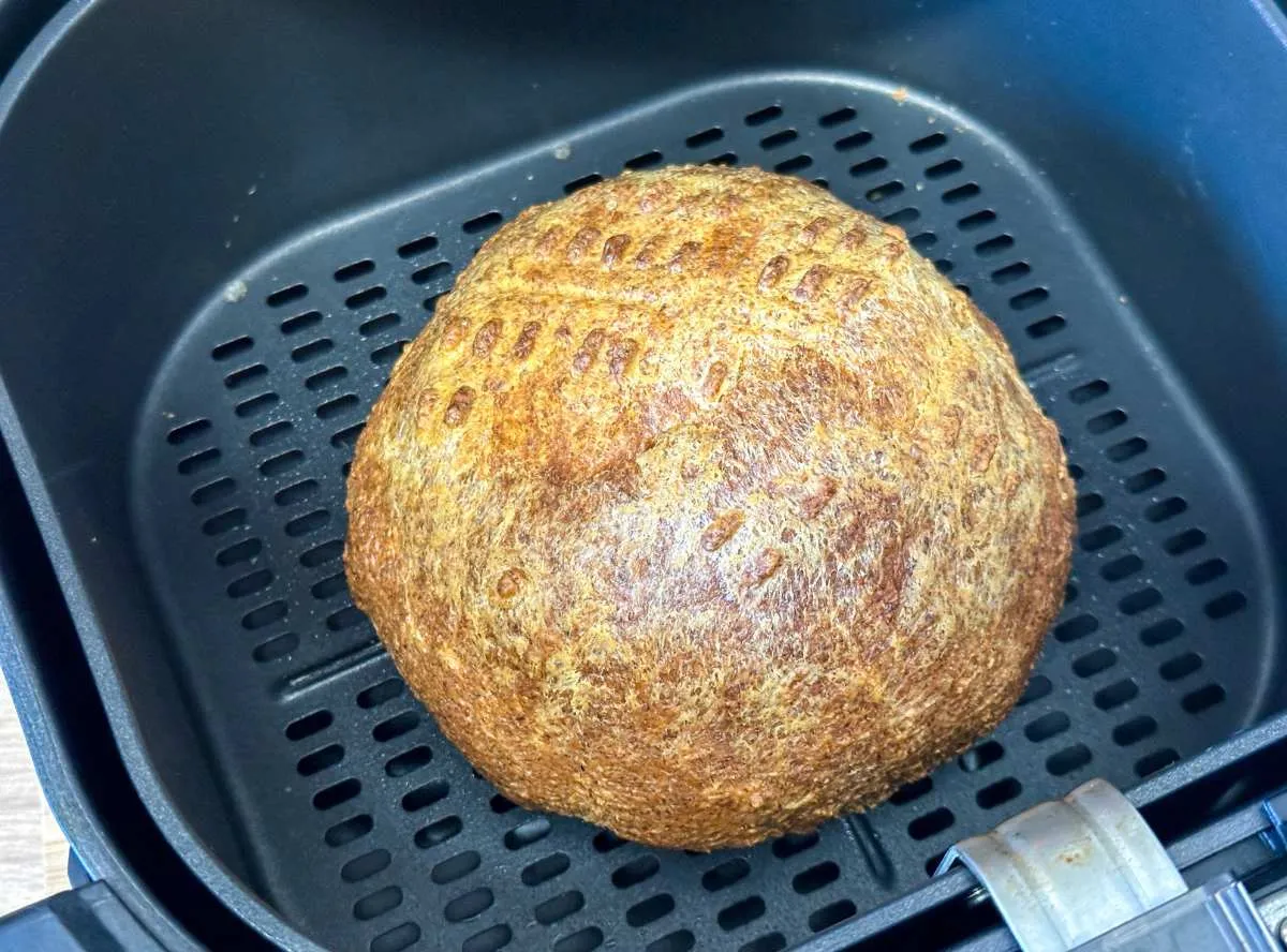 Selbstgebackenes Eiweißbrot aus der Heißluftfritteuse