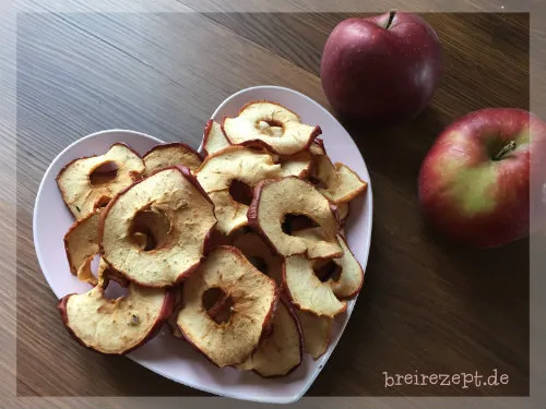 Selbstgemachte Apfelringe, ein gesunder und natürlicher Snack für Babys