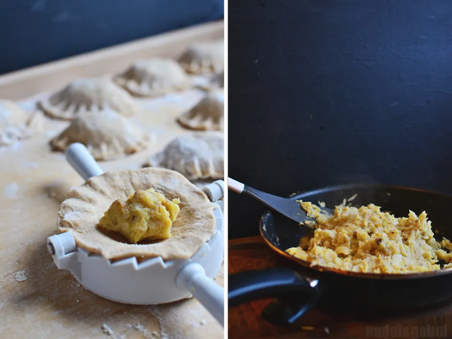 Selbstgemachte Pierogi-Teigtaschen mit goldbraun gebratener Oberfläche.