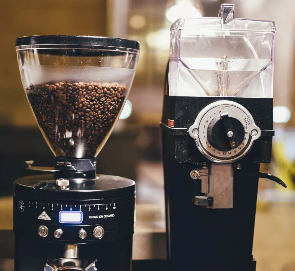 Separate Kaffeemühle für frisch gemahlene Bohnen zum Siebträger