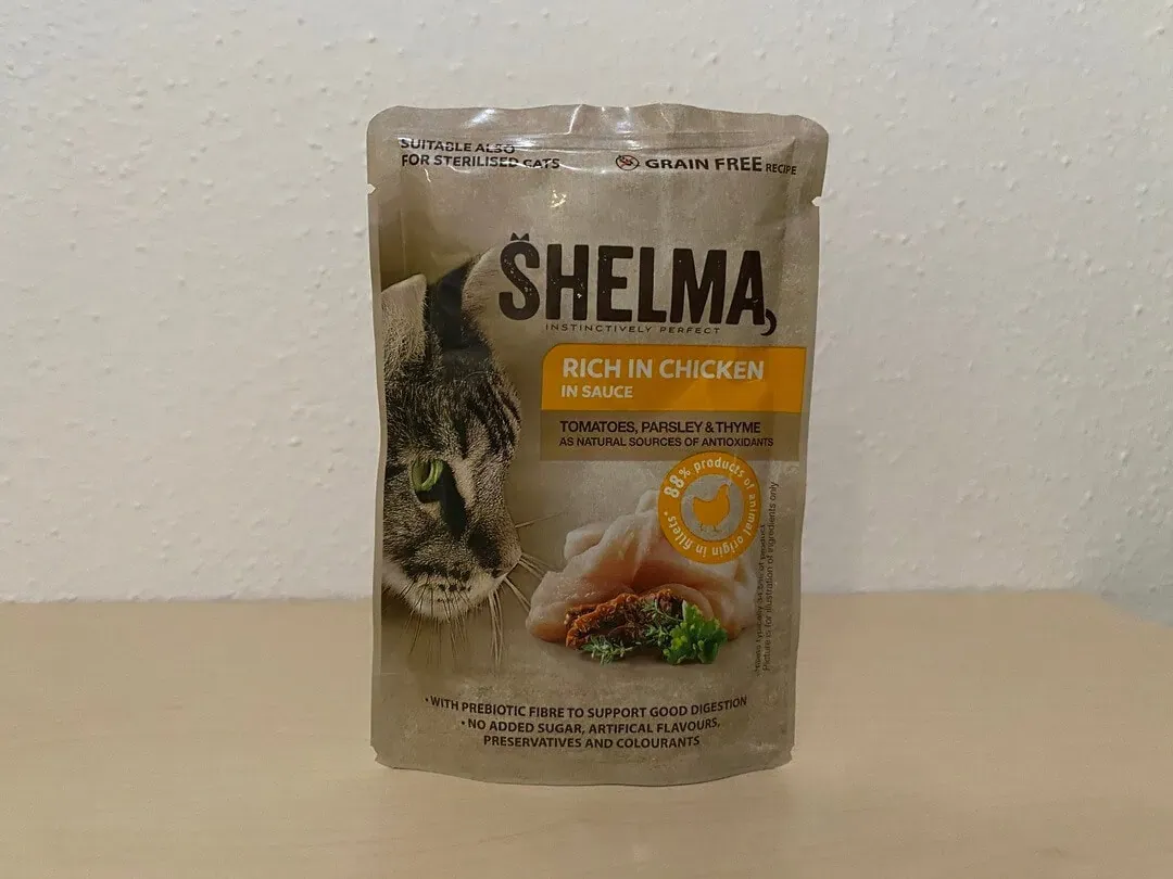 Shelma Katzenfutter gedämpfte Filets mit Huhn, Tomaten und Kräutern in Sauce: Inhaltsstoffe und Analyse