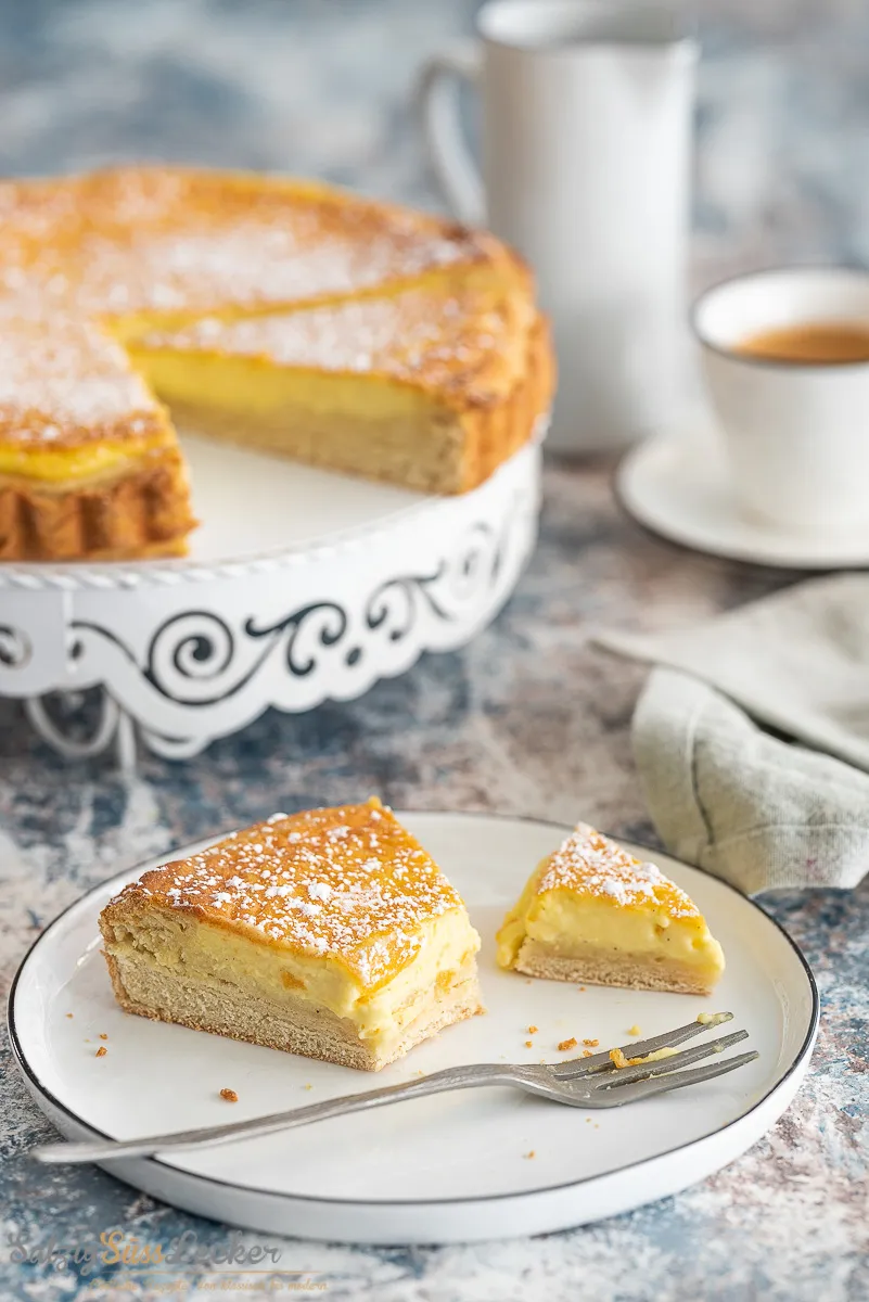 Siebenbürger Rahm-Hanklich: Ein traditioneller Kuchen aus Siebenbürgen mit cremigem Rahmbelag