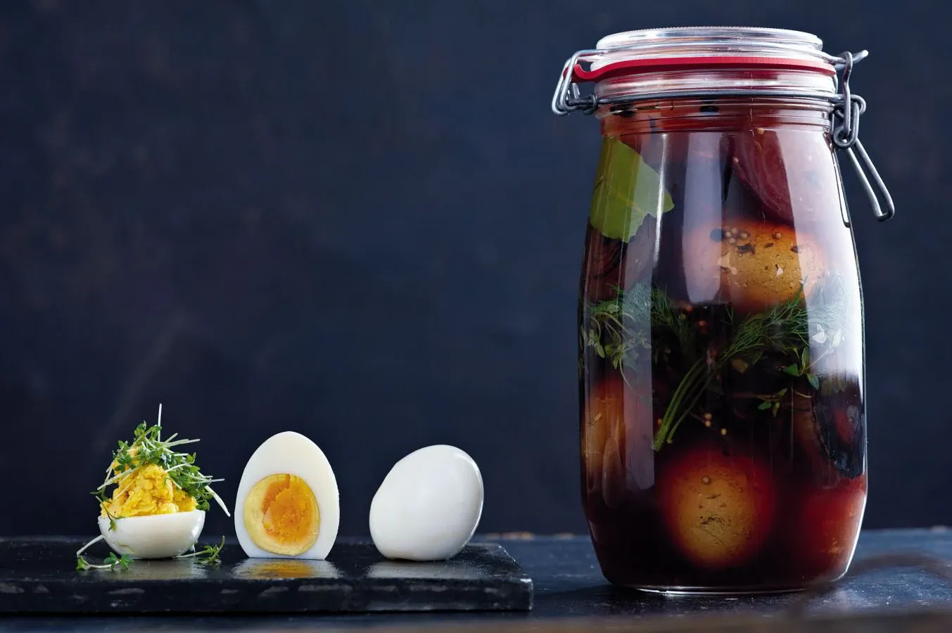 Soleier nach dem Rezept von Tim Mälzer und Eckart Witzigmann, traditionell eingelegte Eier