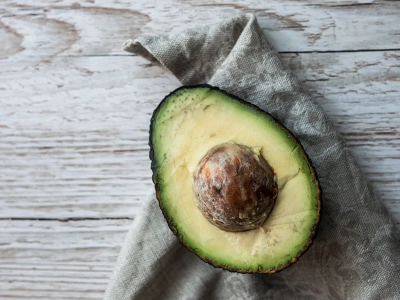 Sommerlicher Gnocchi Salat: Eine schnelle und sättigende Mahlzeit mit süßen und herzhaften Noten