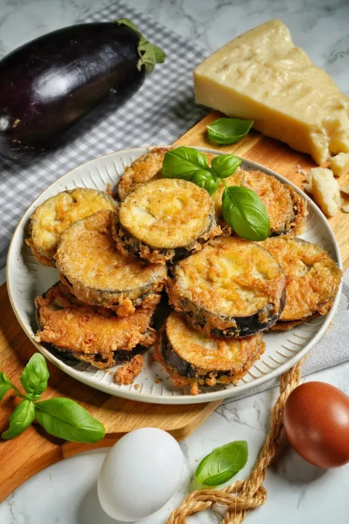 Spaghetti Aglio e Olio, ein einfaches italienisches Gericht mit Knoblauch und Olivenöl