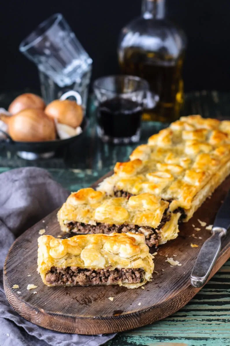 Spanische Empanadas mit Füllung, ideal für das Silvesterbuffet