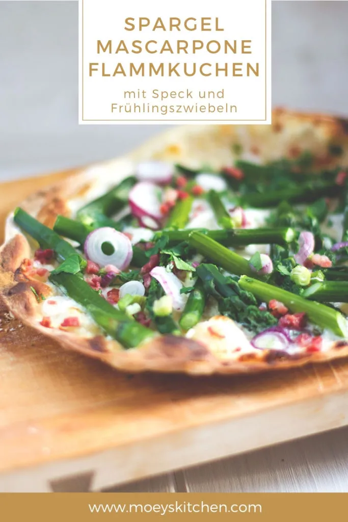 Spargel-Flammkuchen Rezept zum Speichern: Cremiger Flammkuchen mit grünem Spargel