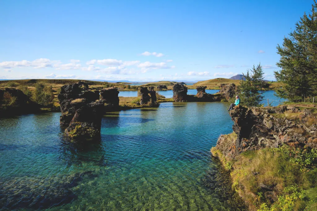Spektakuläre Vulkanlandschaft bei Myvatn, Island, ein unvergessliches Reiseziel im Juni.