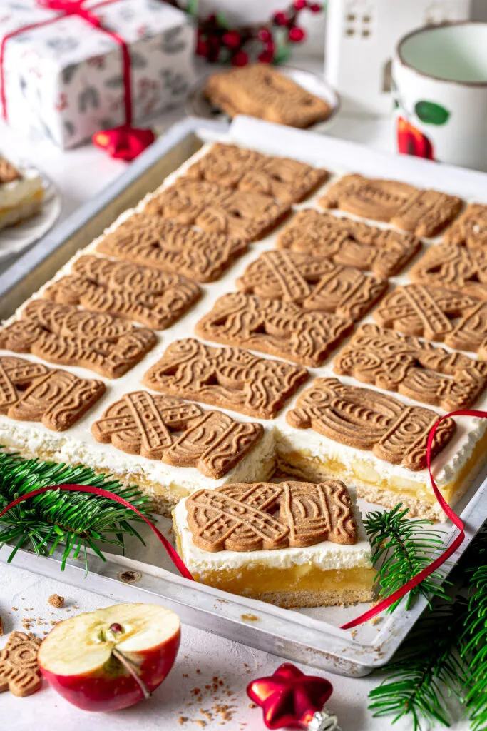 Spekulatius-Apfelkuchen vom Blech zu Weihnachten backen. Emmas Lieblingsstücke