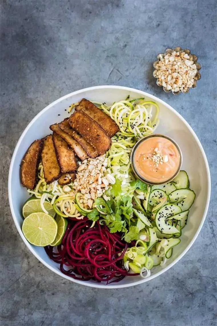 spiralised vegetables tofu with peanut sauce