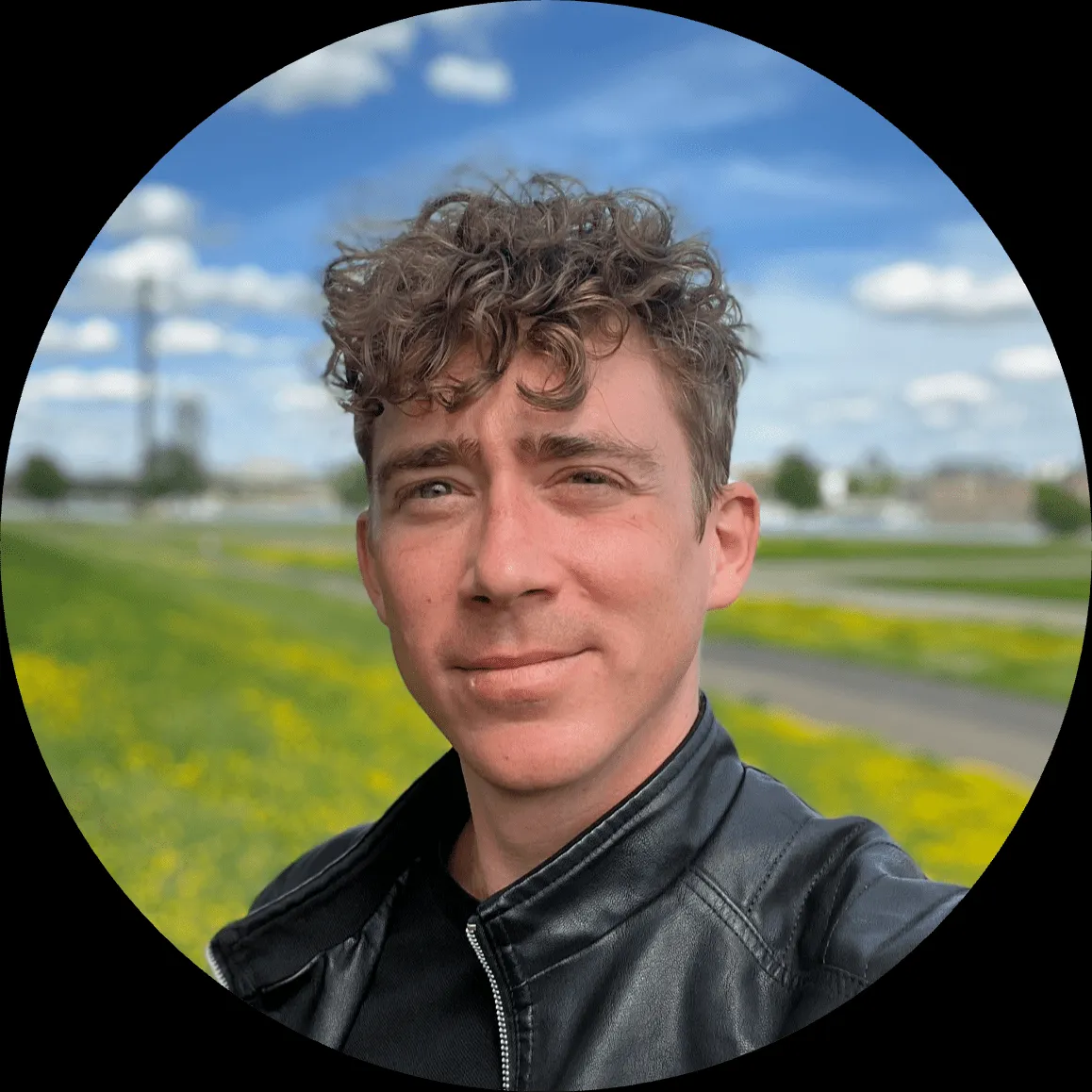 Sprachexperte für englische Urlaubsbegriffe auf einer Blumenwiese