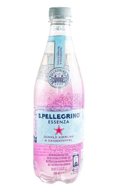 Sprudelwasser mit Kirsch- und Granatapfelgeschmack