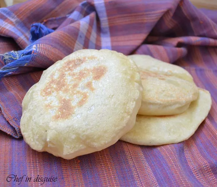 Stapel von frisch gebackenem Pita Brot