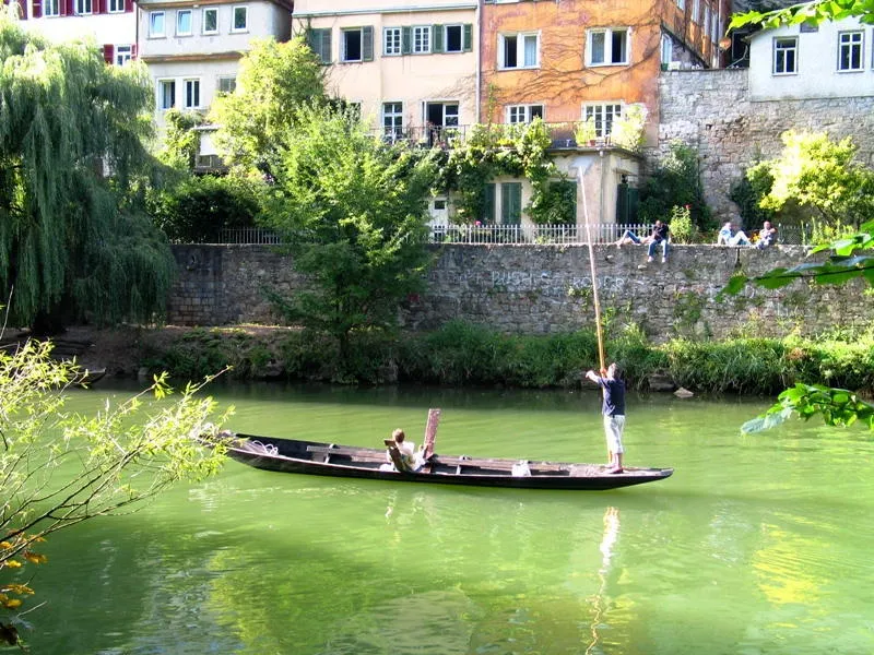Stocherkahn fahren in Tübingen: Ein romantisches Erlebnis für die ganze Familie