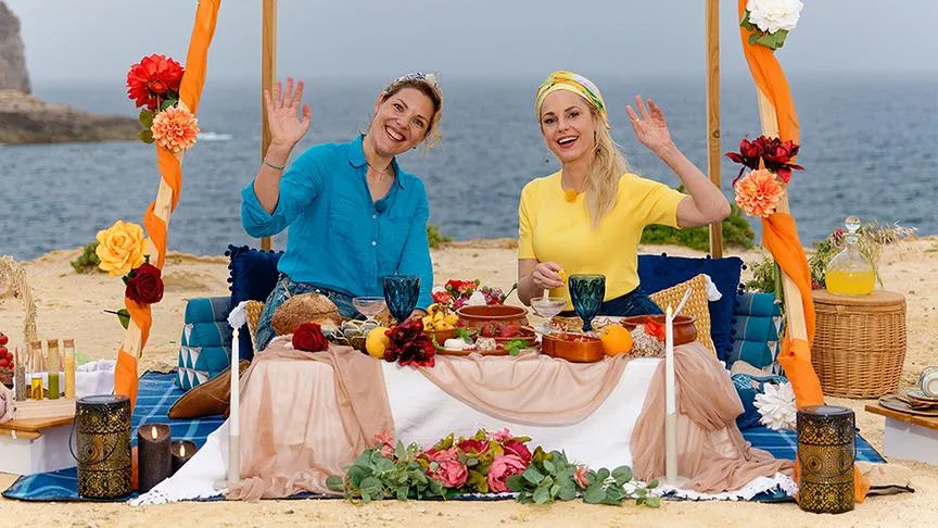 Strandpicknick am Dwejra Bay auf der maltesischen Insel Gozo.