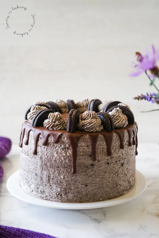 Super leckere Oreo-Torte mit Creme und Keksen.