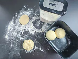 Teig erneut zu Kugeln formen