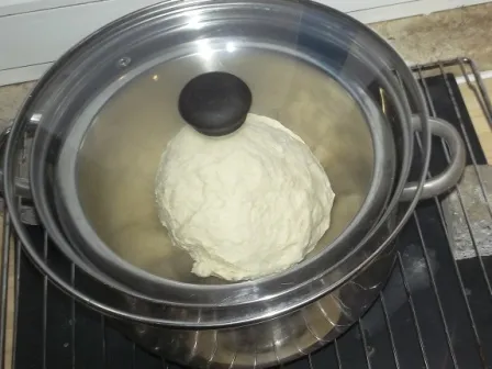 Teig für Brot erst gehen lassen